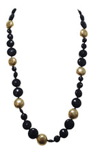 Carica l'immagine nel visualizzatore di Gallery, Collana con agate nere ed elementi placcati oro