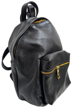 Carica l'immagine nel visualizzatore di Gallery, Dettaglio zaino in pelle nera con tasca frontale zip, Art. 76532 - L'OFFICIEL