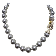 Carica l'immagine nel visualizzatore di Gallery, Collana perla grigia con pavè di zirconi