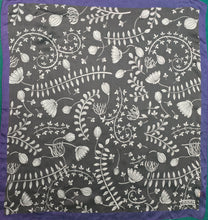 تحميل الصورة إلى عارض المعرض, Foulard seta 70x70 colore nero e bianco seta leggera | L'OFFICIEL Silk
