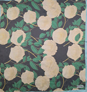 Foulard seta 70X70 colore nero con rose bianche