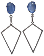 Boucle d’oreille géométrique avec pavé zircon bleu