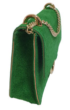 Charger l&#39;image dans la galerie, Borsa in pelle scamosciata di colore verde con accessori oro
