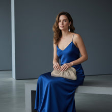 Carica l'immagine nel visualizzatore di Gallery, Pochette colore oro da sera con strass
