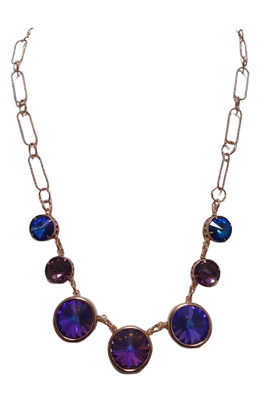 Hand-inserted necklace with lapis and amber balls