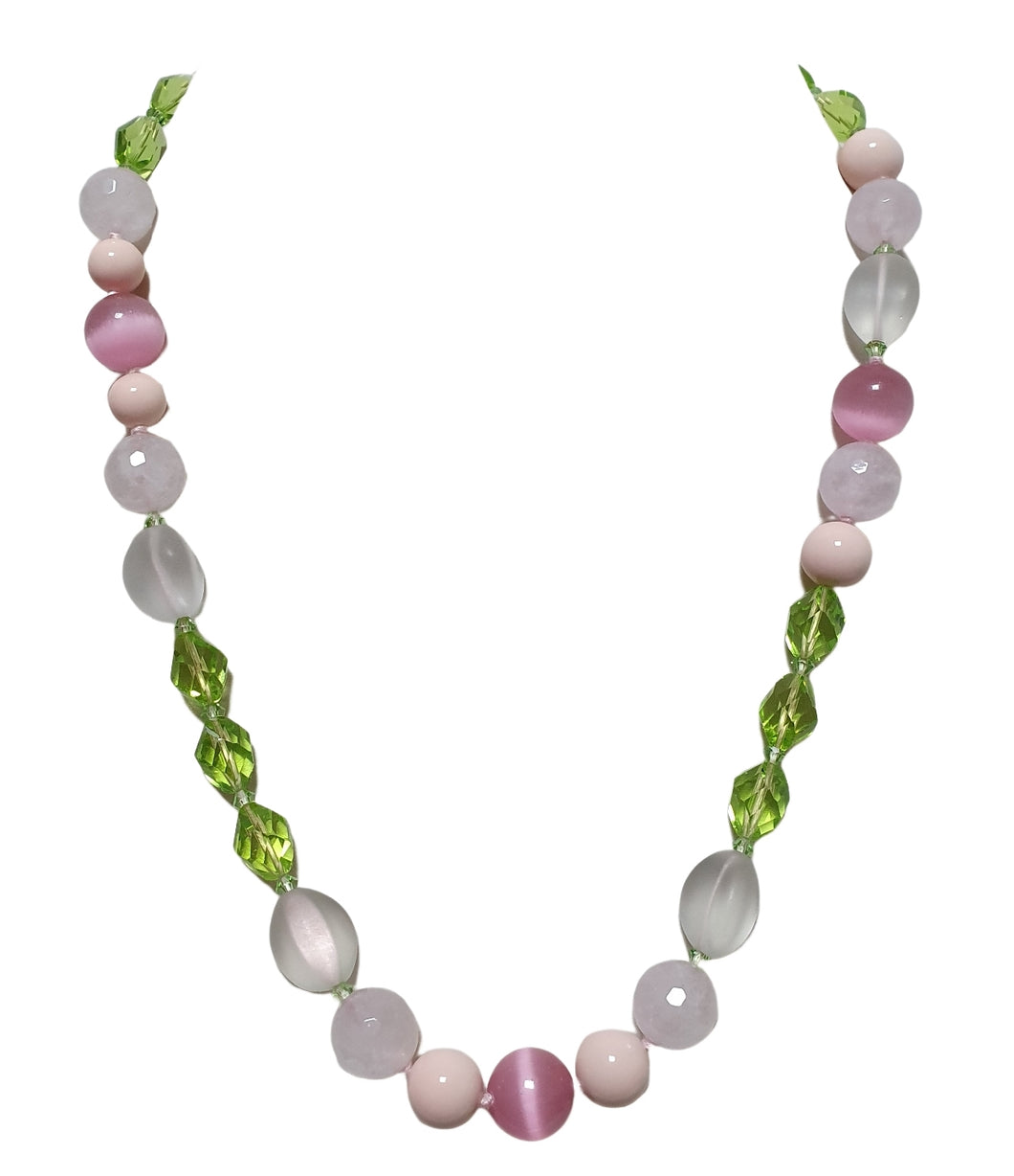 Multicolored chained necklace with central